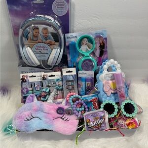 FROZEN DISNEY PRINCESS GIFT BOXKids Toy Set with Headphones and Accessories